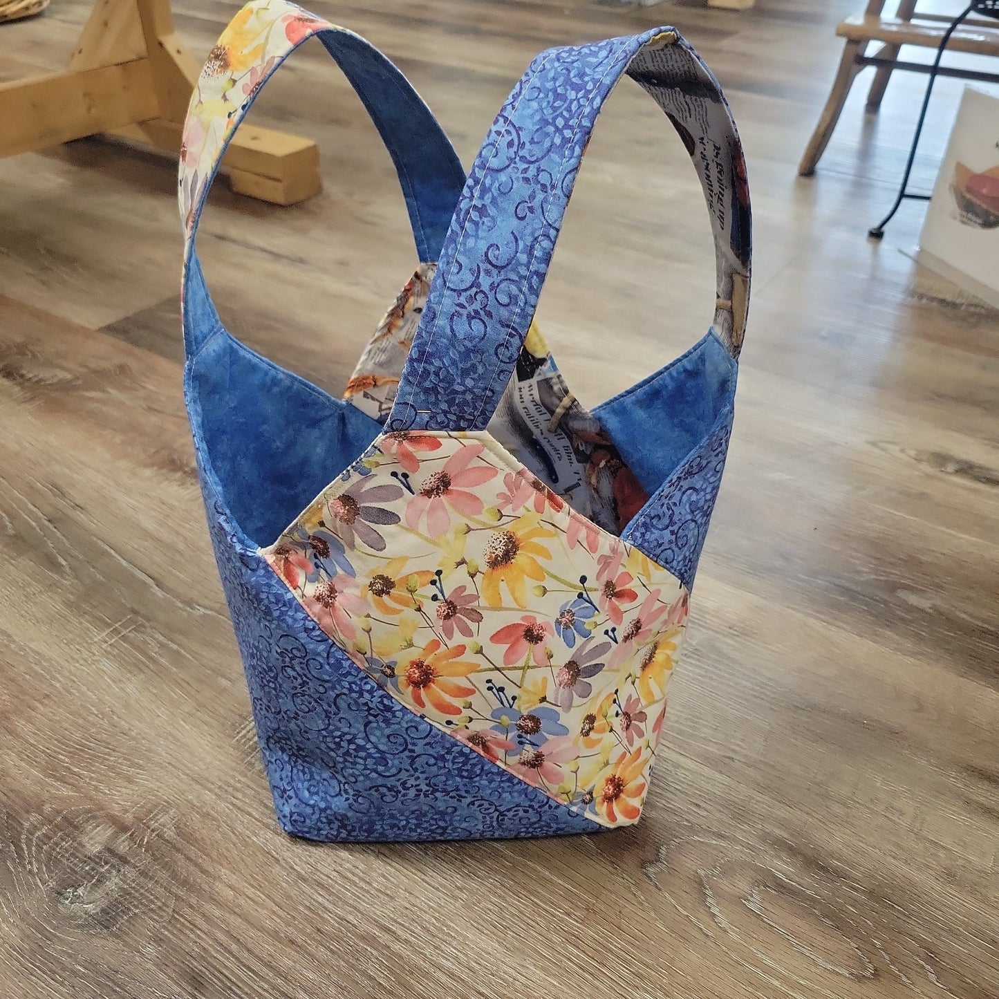 Reversible fabric bag with crab print